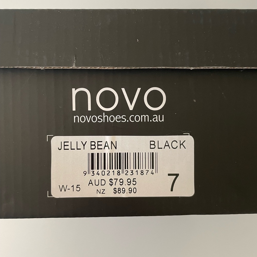 Novo stiletto booties with laser cut detail. Size 7 - Picture 8 of 8